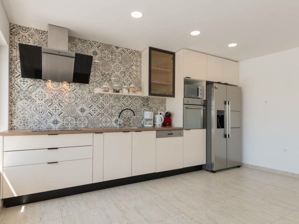 Holiday house Home with heated saltwater pool - Features photo 13