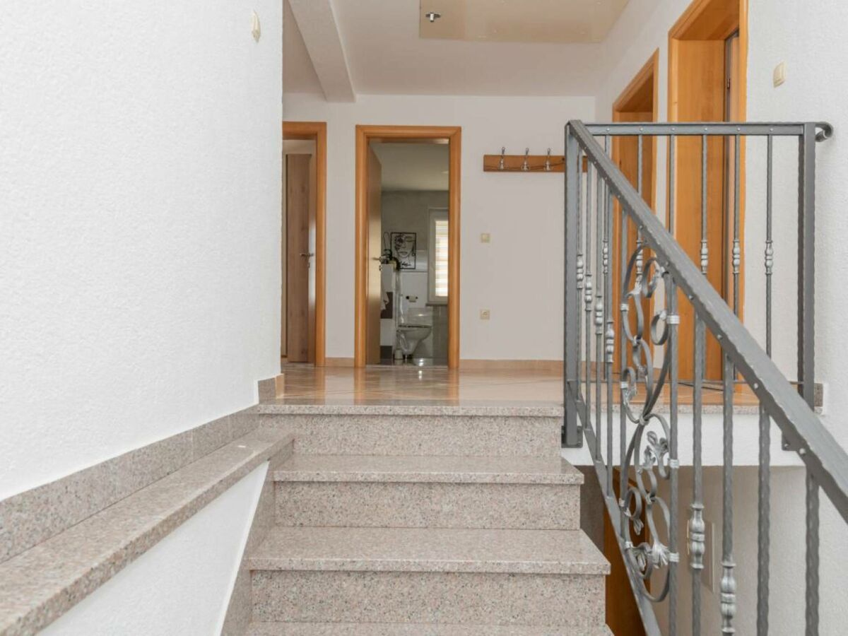 Holiday house Home with heated saltwater pool - Features photo 22