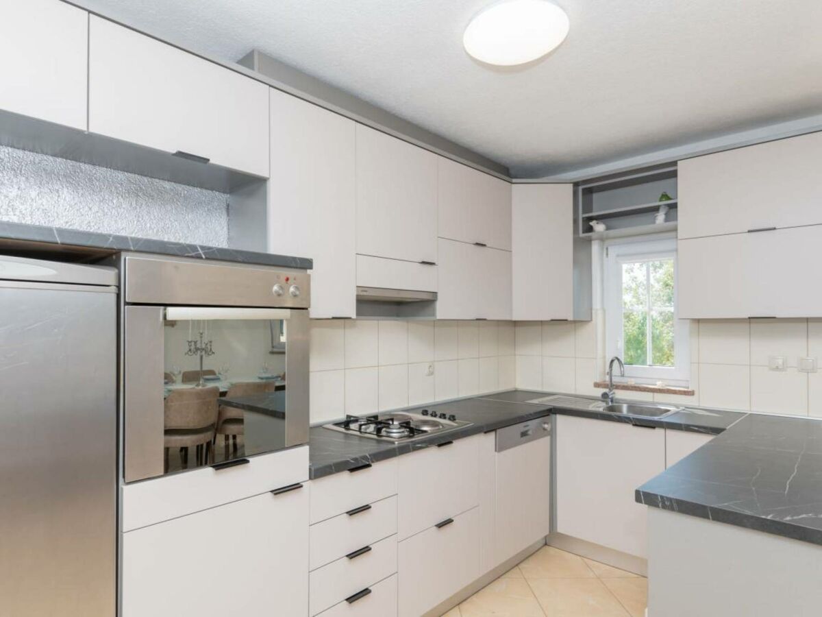 Holiday house Home with heated saltwater pool - Features photo 20