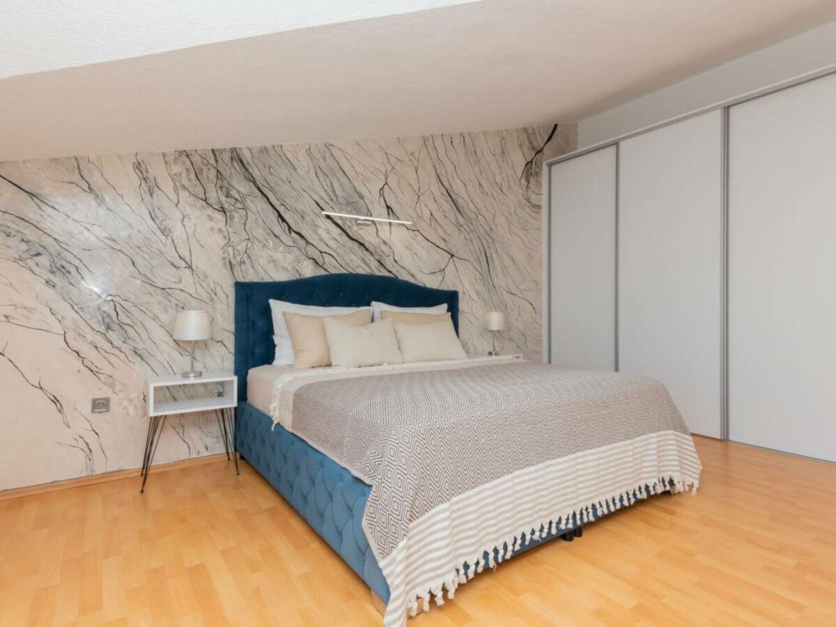 Holiday house Home with heated saltwater pool - Features photo 31