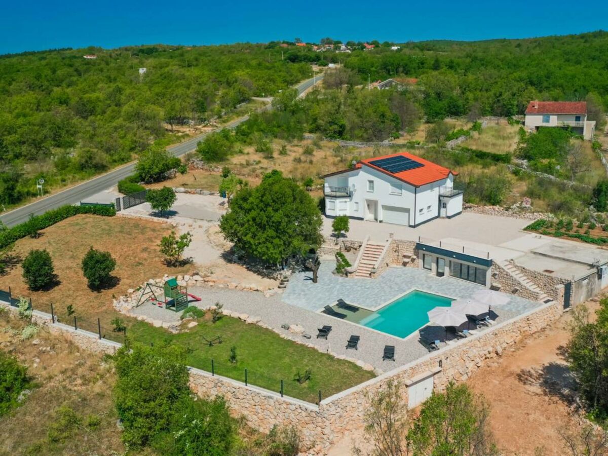 Holiday house Home with heated saltwater pool - Features photo 36