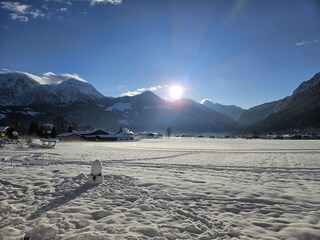 Panoramablick Winter mit Langlaufloipe