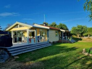 4 Sterne Ferienhaus in HJÄLTEBY-By Traum - Varekil - image1