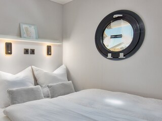 Schlafzimmer mit Doppelbett