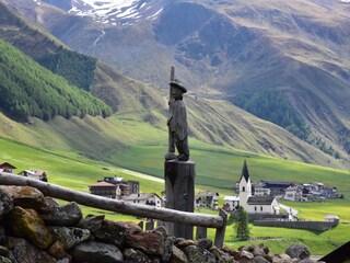 Geschnitzter hirte am Vietrieb