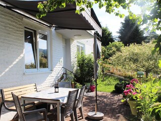 Sonnenbad auf der Terrasse - einfach Urlaub