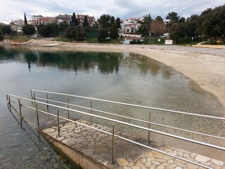 Eingang im Wasser für Bechinderte