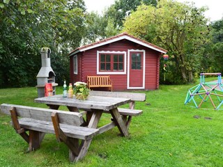 Garten mit Grillhütte