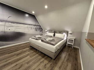 Schlafzimmer mit Außenjalousien