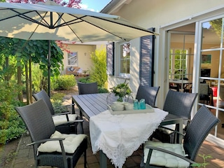 Terrasse mit Sitzmöbel