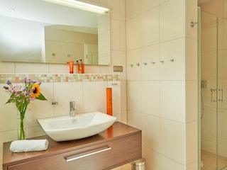 Badezimmer mit Dusche