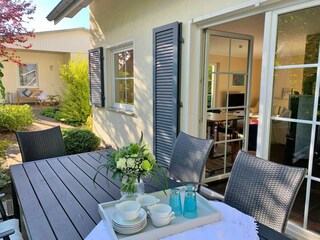 Terrasse mit Sitzmöbel