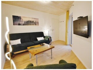 Wohnzimmer mit Schlafcouch (für 3. Pers.) - Fewo Kaiser***