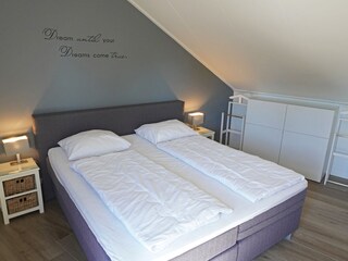 Schlafzimmer 1