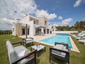 Holiday house Modern holiday home with private outdoor pool - Nadadouro - image1