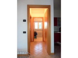 Diele mit Blick auf das Badezimmer