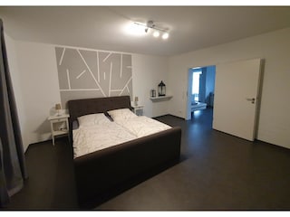 1. Schlafzimmer (Bild 6)