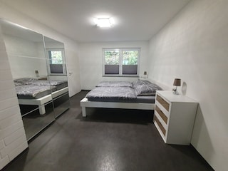 2. Schlafzimmer (Bild 1)