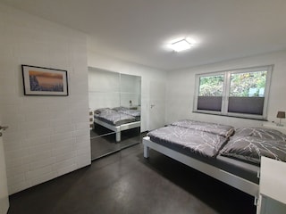 2. Schlafzimmer (Bild 2)