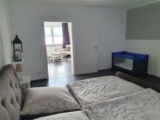 1. Schlafzimmer (Bild 7)