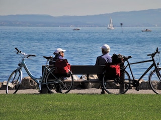 Fahrradfahren am Ufer des Bodensees