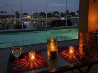 Die Villa bei Nacht
