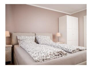 großes Schlafzimmer 180x200