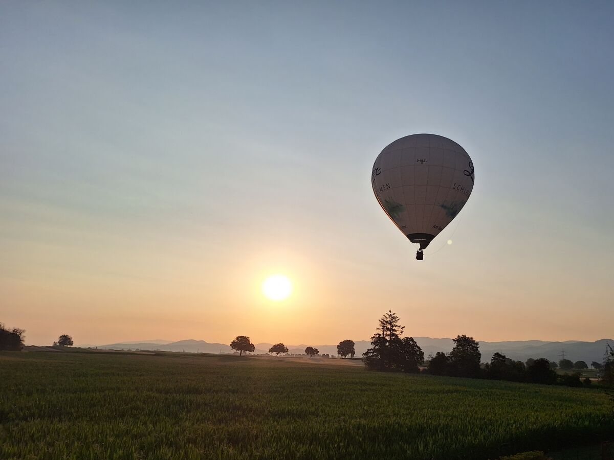 Heißluftballonfahrt mit Landung hinter der Wohnung