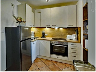 moderne voll ausgestattete  Küche