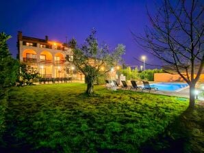 Villa ProprietÃ  molto spaziosa con piscina per grandi gruppi