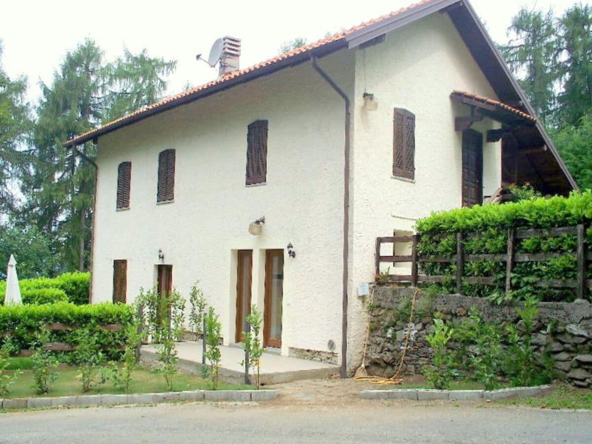 Cottage Cambiasca Außenaufnahme 1