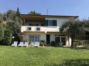 Spacious Villa in Torri del Benaco with Garden - Torri del Benaco - image1