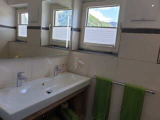 Bad mit Doppelwaschbecken