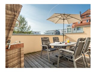 sonnige Dachterrasse ...