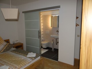 Schlafzimmer mit Dusche u.WC