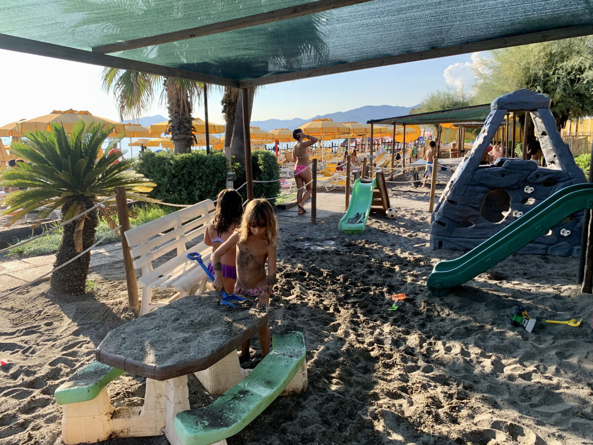 Spielplatz und Tischtennis am Bagni Cigno