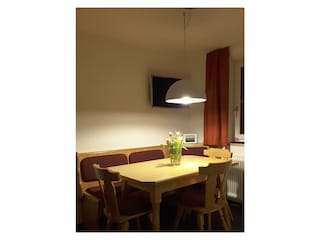 Schonzeit Küche.JPG Tisch.1