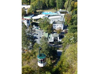 Burgbergbahn mit Solebad im Hintergrund