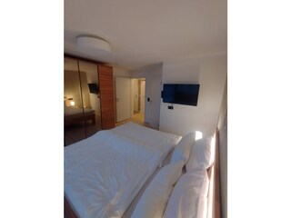 Schlafzimmer mit Blick in den Flur