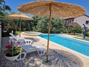 Sabi Relax Zone Apartment - Private Pool & Jacuzzi - Pula - image1