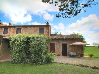 Farmhouse Proceno Outdoor Recording 6