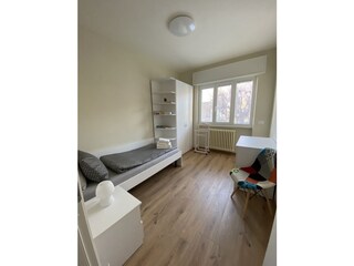 Schlafzimmer ( Bett 90 x 200 )