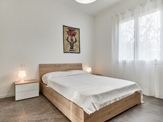 Zweites Schlafzimmer mit einem Doppelbett