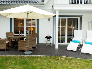 Süd-Terrasse mit Garten