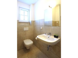 2. Bad mit Dusche
