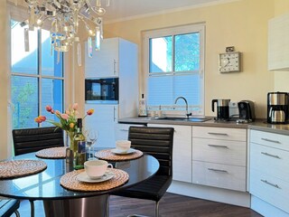 Küchen und Essbereich