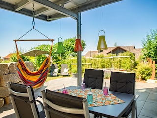 überdachte Terrasse