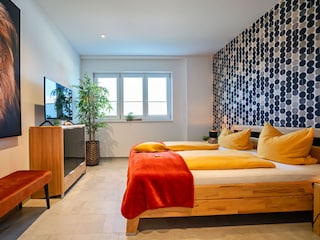 Schlafzimmer mit Doppelbett