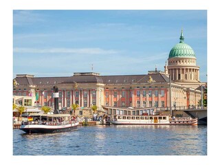 Hafen Potsdam mit neuerbautem Landtag und Nikolaikirche