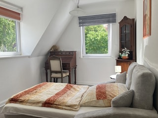 2. Schlafzimmer mit Schlafcouch